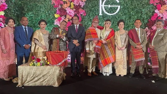 Anies Baswedan dalam pernikahan putra Hotman Paris Hutapea. (Instagram/ hotmanparisofficial)