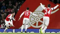Arsenal berhasil memuncaki klasemen Liga Inggris usai menaklukan Bournemouth 2-0 di Stadion Emirates, Inggris, Senin (28/12/2015). (Reuters/Stefan Wermuth)