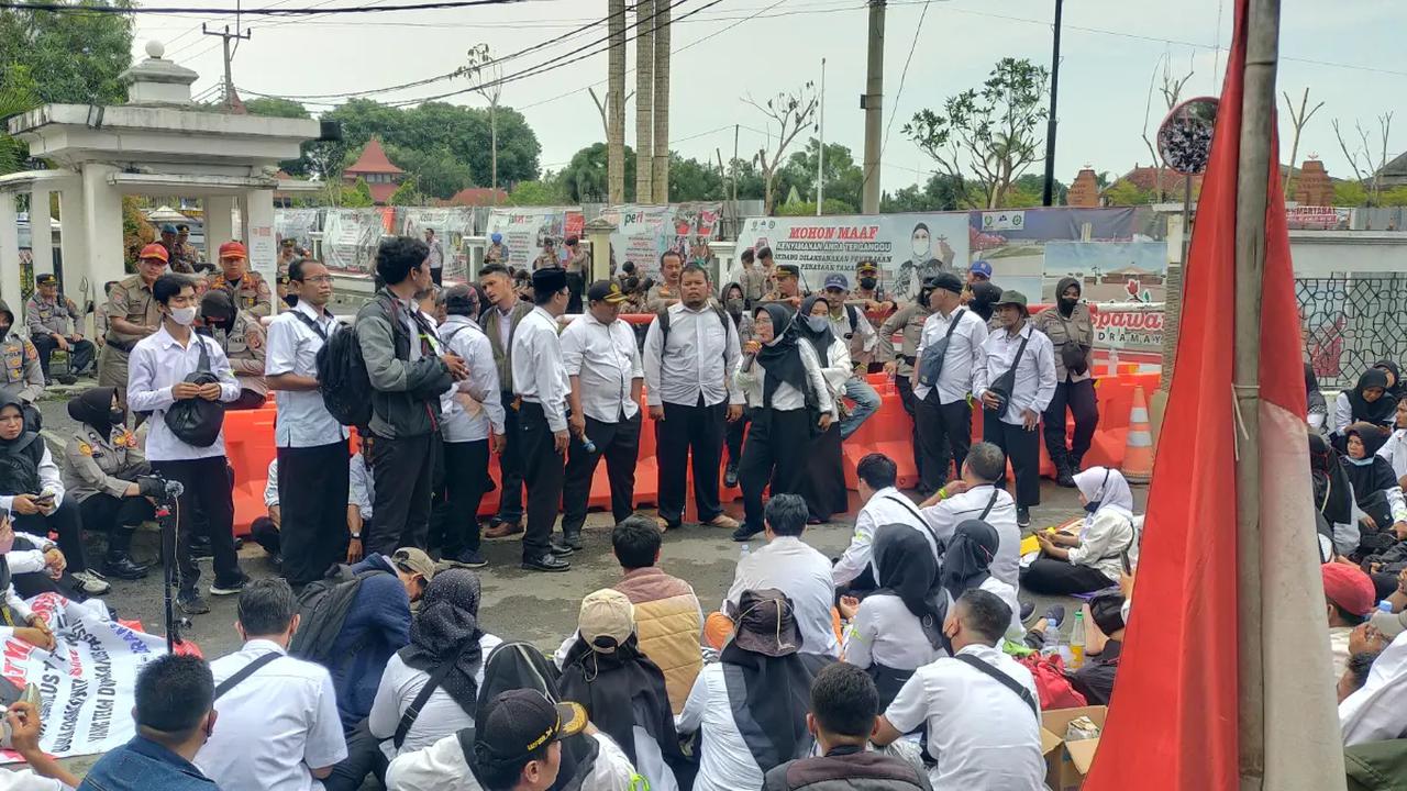Dia mengatakan hal tersebut secara langsung kepada Presiden Joko Widodo saat&nbsp;peringatan Hari Guru Nasional yang dihadiri 7.000 guru secara langsung serta daring dari berbagai daerah di Indonesia.