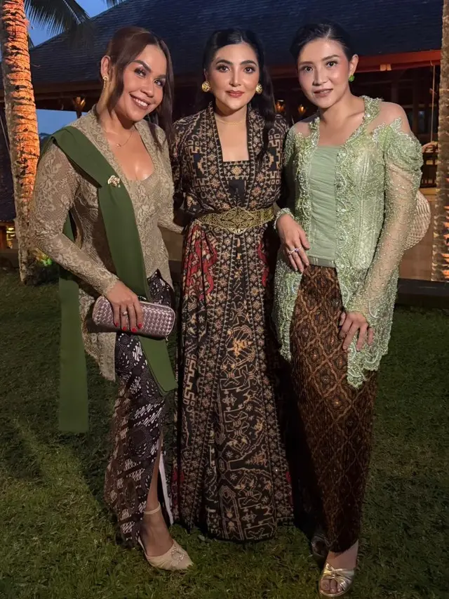 Gaya Kompak Geng Menteri Ceria Ayu Dewi dan Melaney Ricardo Jadi Bridesmaid Luna Maya, Anggun dalam Balutan Kebaya Hijau