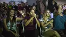 Ekspresi fans saat timnya gagal mencetak gol melawan Inggris pada final  final Piala Dunia U-20 di Caracas, Venezuela, (11/6/2017). (AFP/Luis Robayo)