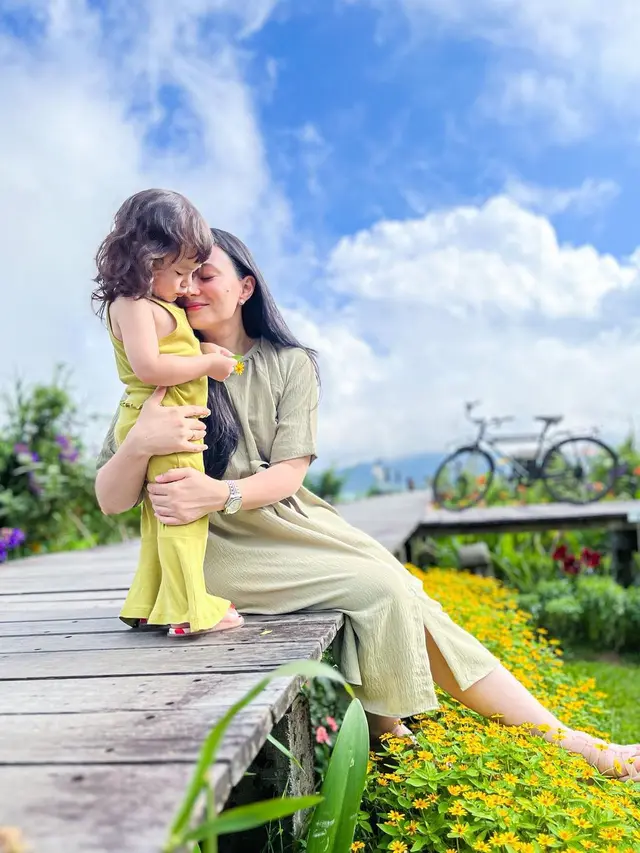 Asmirandah dan Chloe Emmanuelle Van Wattimena. (Foto: Dok. Instagram @asmirandah89)