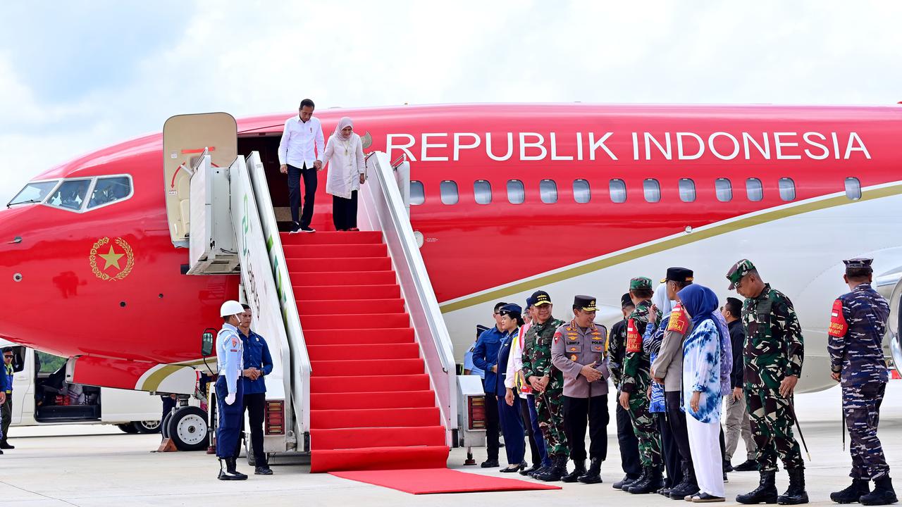 Momen Jokowi Mendarat Pertama Kali di Bandara IKN Pakai Boeing Jumbo
