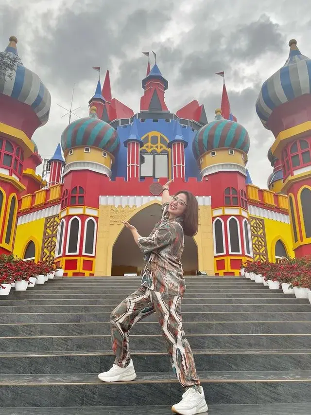 7 Potret Wahana D'Castello Subang, Wisata Taman Bunga Baru Milik Dewi Perssik