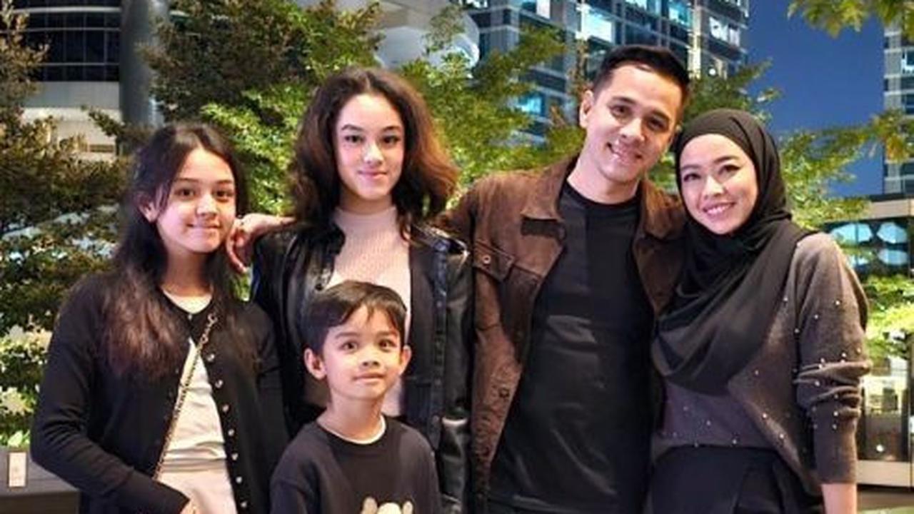 Melalui berbagai potret keluarga yang dibagikan, terlihat jelas bahwa keluarga Stockhorst adalah keluarga yang kompak dan harmonis.&nbsp;