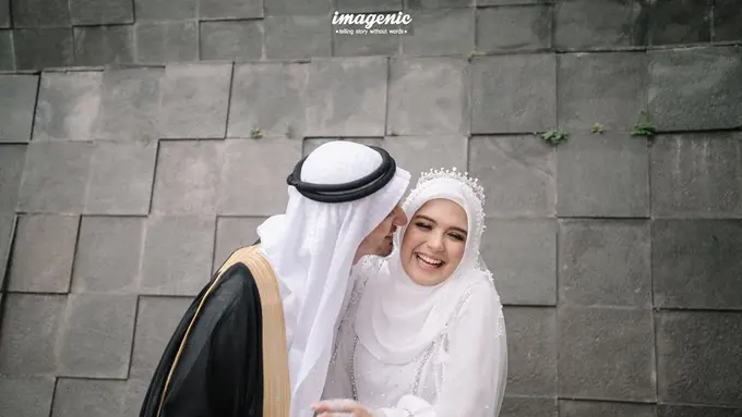 [Fimela] Vebby Palwinta dan Razi Bawazier