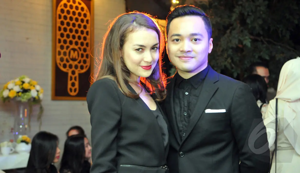 Rianty Catwright dan suami saat menghadiri `Thank Goodness It’s Weekend Party` yang berlangsung di Magnum Cafe, Grand Indonesia, pada Jumat (6/2/2015).(Liputan6.com/Panji Diksana)
