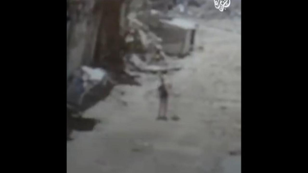 Detik-Detik Pria Palestina di Gaza Bawa Sekantong Tepung buat Makan Keluarganya Dibom Drone Israel, Benar-Benar Keji