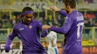 Juan Guillermo Cuadrado melakukan selebrasi usai membawa Fiorentina menang atas FC Dnipro dan lolos sebagai juara Grup E Liga Eropa (AFP/Vicenzo Pinto)