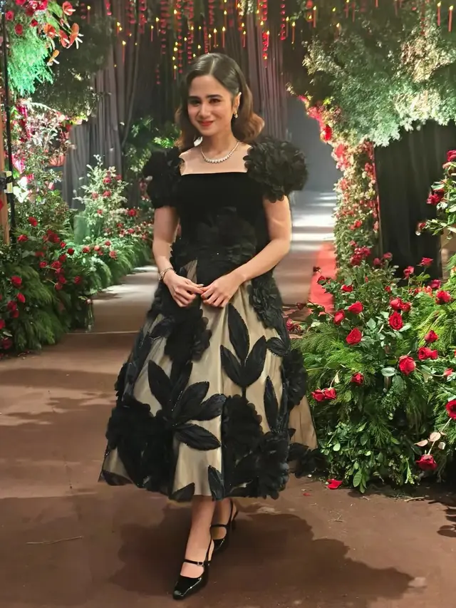 Didoakan Segera Menyusul, Pesona Tissa Biani Dibalut Kebaya hingga Dress Floral di Rangkaian Pernikahan El Rumi-Syifa Hadju fu