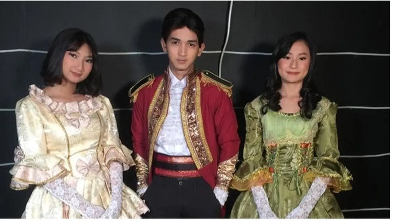 7 Potret Rio Ramadhan di Video Klip Balasan Lagu 'Keke Bukan Boneka', Bak Pangeran