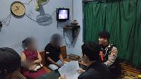 Polres Kebumen menangkap basah lima pasangan yang tak berstatus suami istri saat berduaan di dalam kamar hotel di Kebumen pada Sabtu malam (15/3/2025). Foto: Dok. Polres Kebumen.