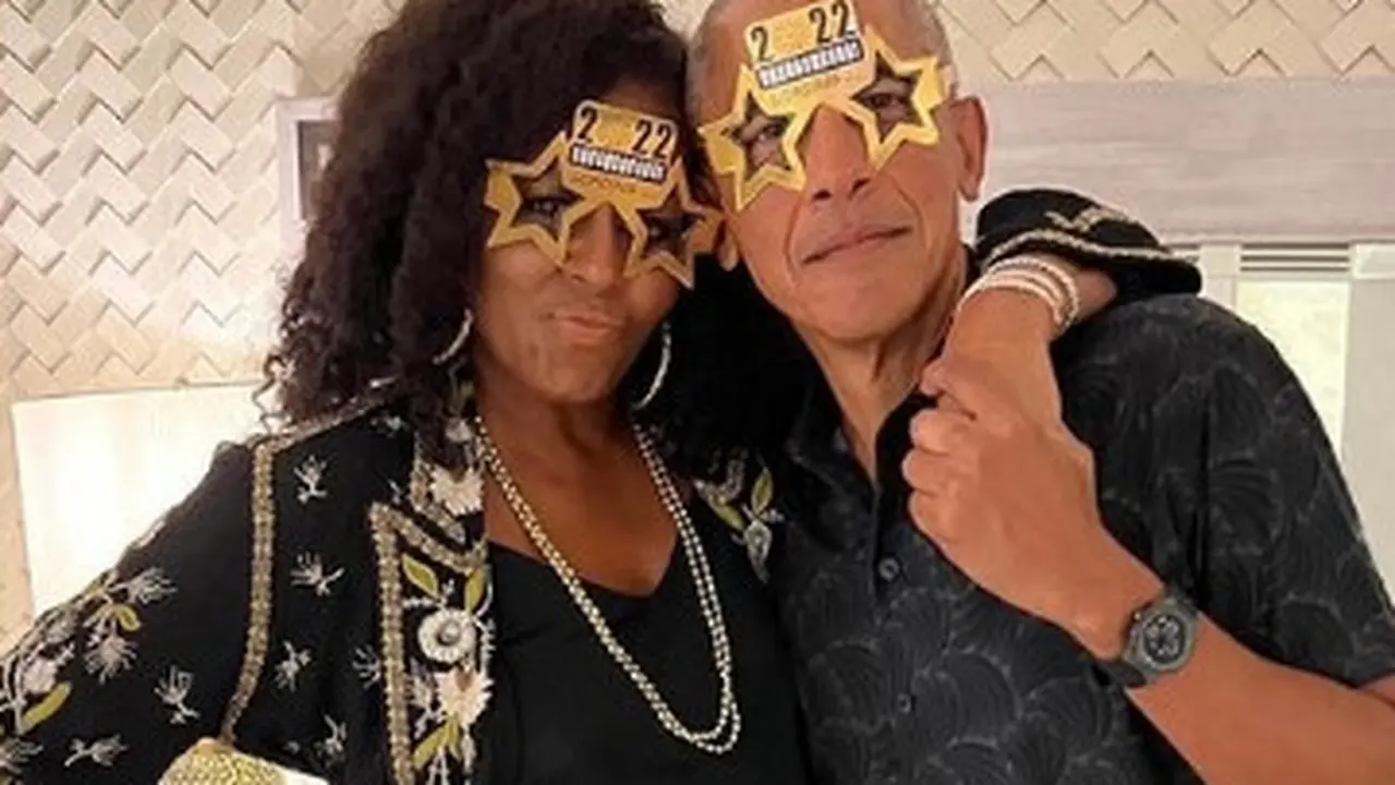 Gaya Kompak Michelle dan Barack Obama Rayakan Tahun Baru 2022