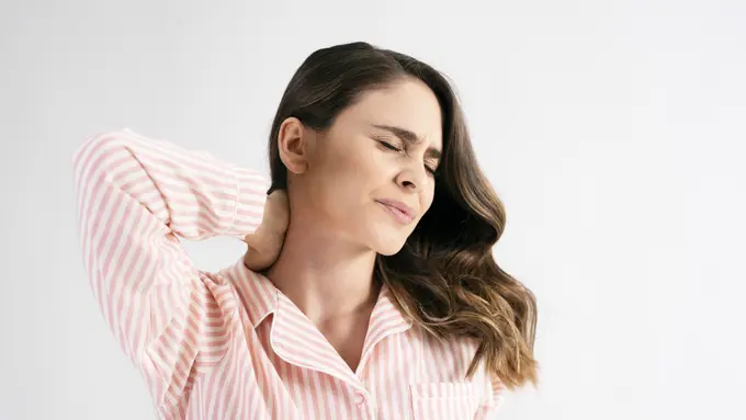 Tips peregangan otot leher agar tidur dengan lebih nyaman