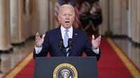 Presiden Amerika Serikat Joe Biden berbicara tentang berakhirnya perang di Afghanistan dari Ruang Makan Negara Gedung Putih, Washington, Amerika Serikat, Selasa (31/8/2021). Biden mengatakan penarikan pasukan Amerika Serikat dari Afghanistan merupakan pilihan terbaik. (AP Photo/Evan Vucci)