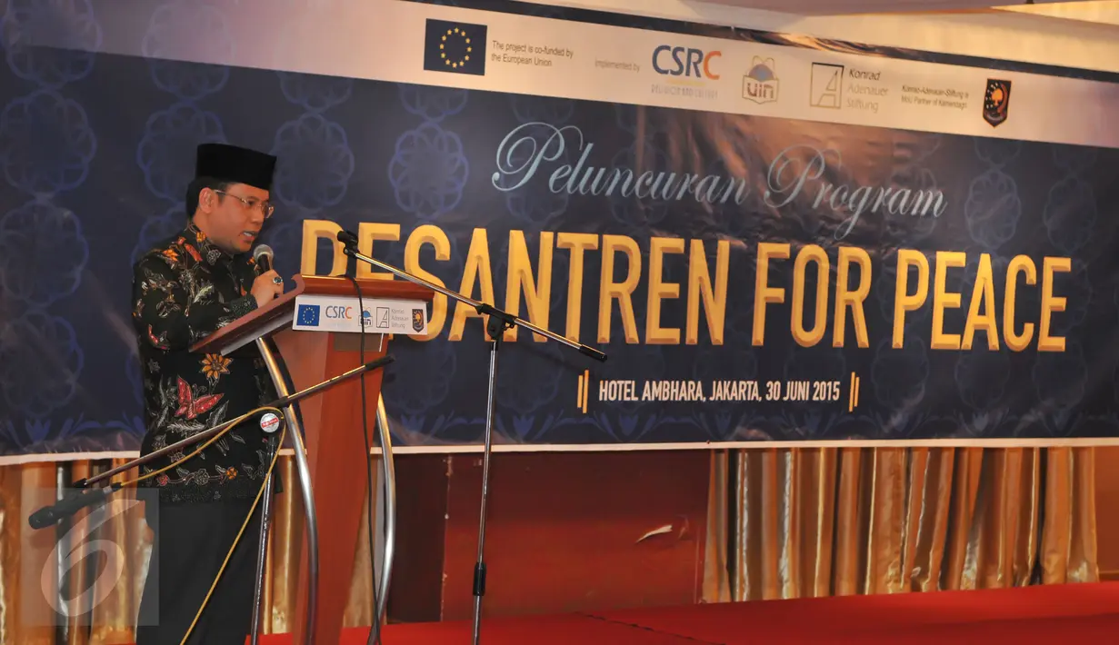 Dirjen Pendidikan Islam Kemenag RI, Kamarudin Amin memberikan sambutan di acara peresmian Pesantren For Peace (PFP), Jakarta, Selasa (30/6/2015). Diharapkan PFP bisa meningkatkan kontribusi Islam yang moderat di Indonesia. (Liputan6.com/Herman Zakharia)