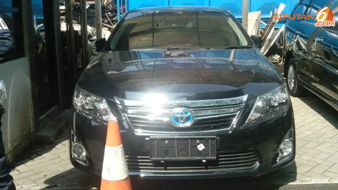 kpk-sita-mobil130826b.jpg