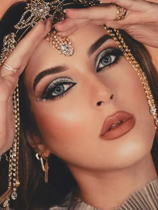 Penampilan seperti perempuan Arab, kali ini Tasya Farasya cosplay menjadi Cleopatra [instagram/tasyafarasya]