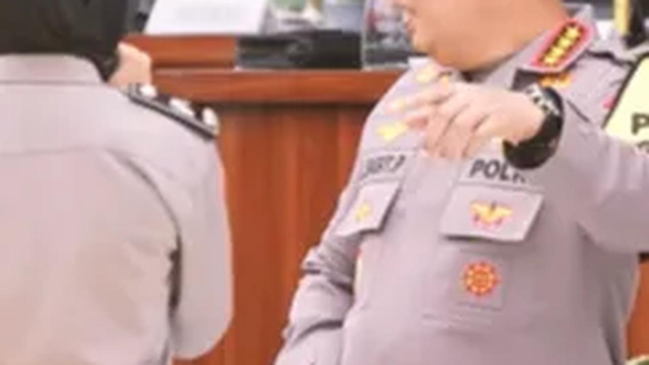 "Ya habis ini umroh ya," ujar Kapolri. <br>