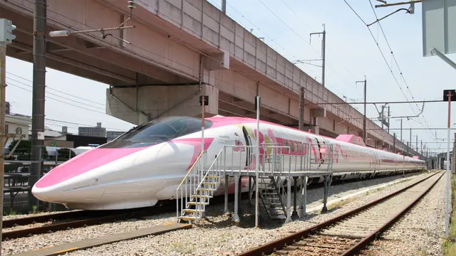 Kereta Shinkansen Bertema Hello Kity