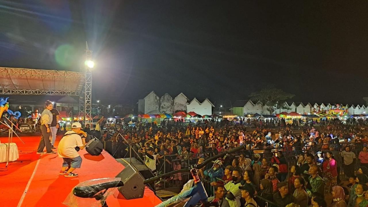 Sementara itu, Ketua Umum Moeldoko Center, Trisya Suherman, menuturkan acara Pesta Rakyat Konco Kulo Moeldoko ini merupakan yang pertama kalinya digelar di Kediri.<br>