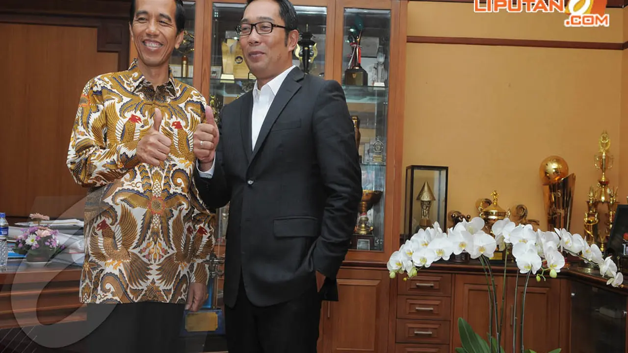 [FOTO] Di Saat Isu Cawapres, Jokowi Temui Ridwan Kamil?