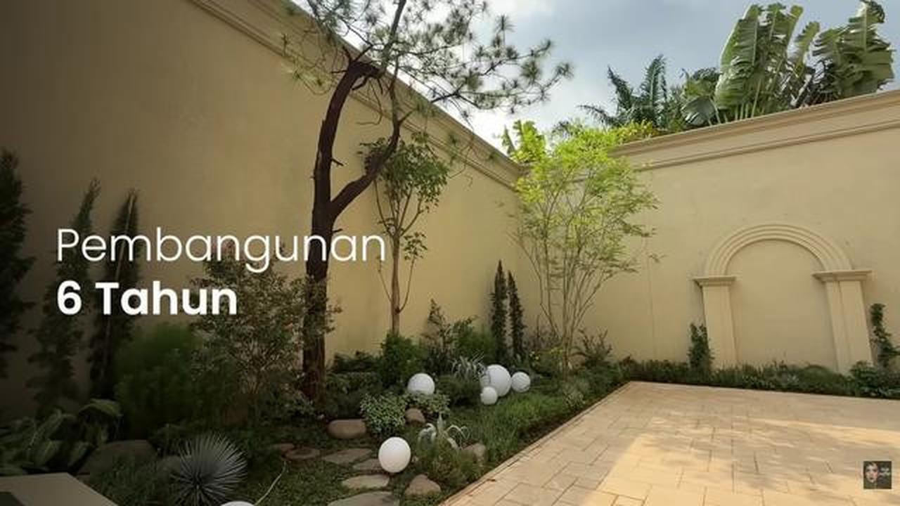 8 Potret Fasad Depan Rumah Tasya Farasya yang Megah dengan Konsep Klasik Modern