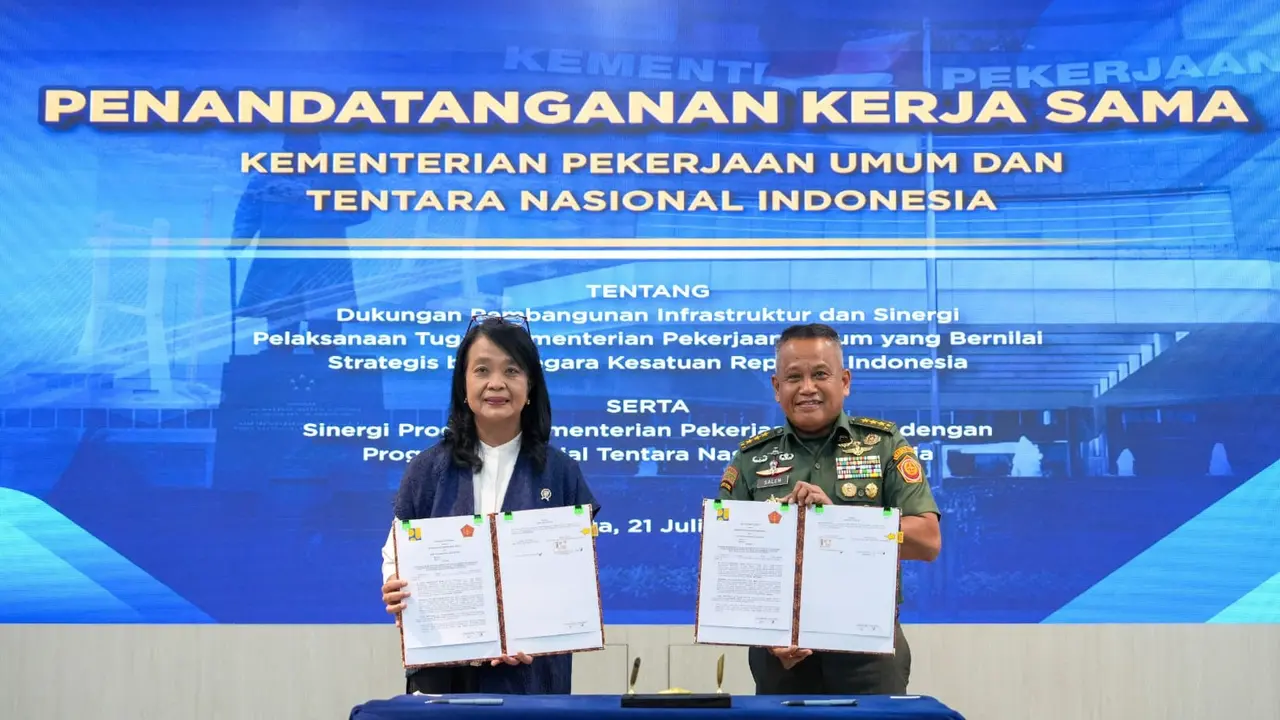 Penandatanganan MoU) antara Wakil Menteri PU Diana Kusumastuti dengan Inspektur Jenderal TNI Muhammad Saleh Mustofa. (Dok Kementerian PU)