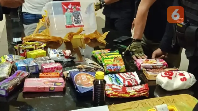 Paket dari KASAD dikira bom ternyata berisi sembako (Liputan6.com/Fauzan)