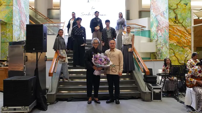 Snada Indonesia 2025 menyatukan musik dan budaya lewat sentuhan IKAT Indonesia by Didiet Maulana.