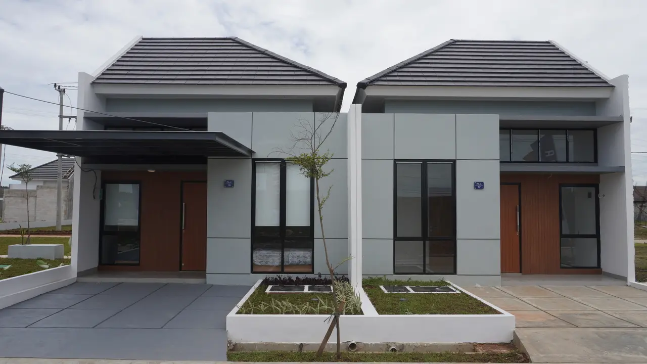 The East dalam Perumahan Darmawangsa Residence.