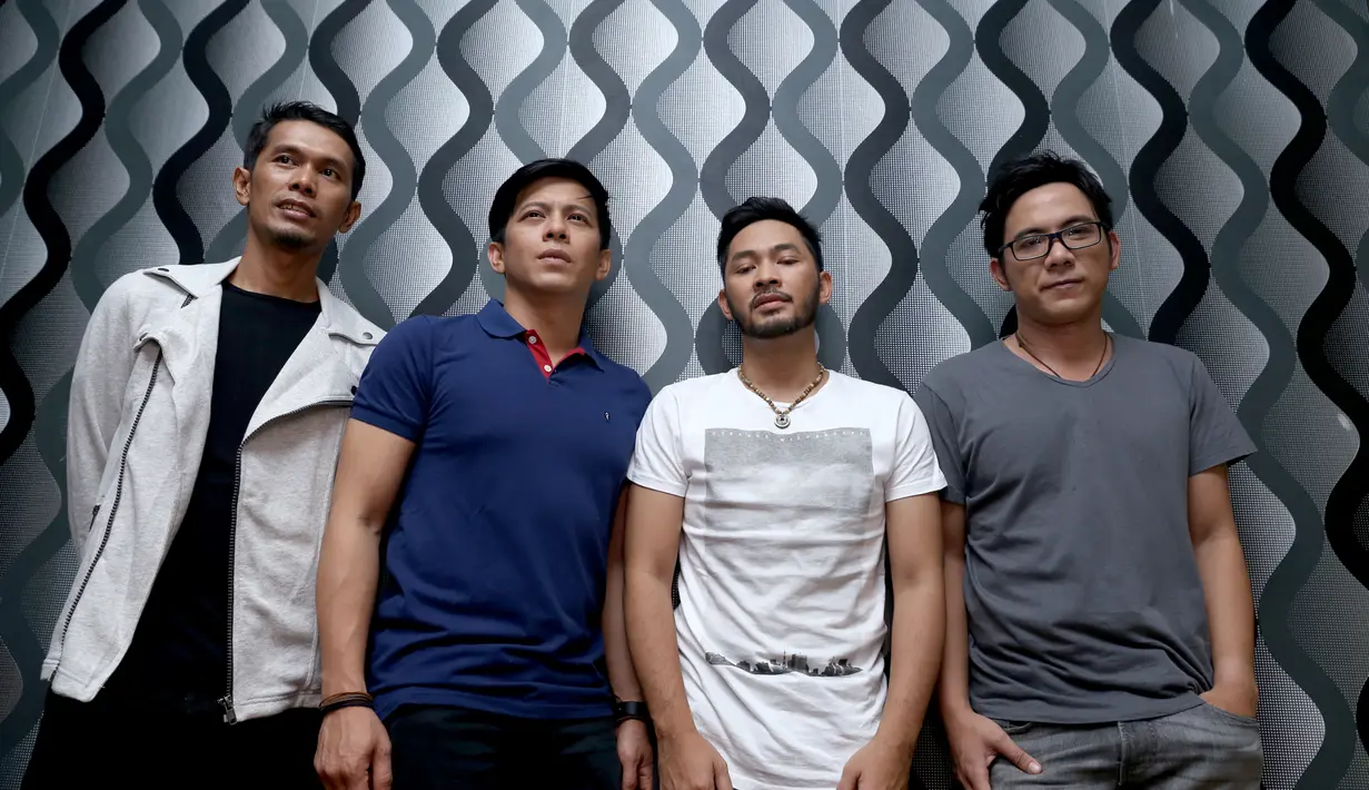 Lagu ‘Cinta Bukan Dusta’ sendiri merupakan project album 'Kami Mengenang Rinto Harahap' dimana NOAH dipercaya membawakan salah satu lagu Rinto. Selain NOAH, album ini juga melibatkan band Nidji, dan Geisha serta musisi lainnya. (Andy Masela/Bintang.com)