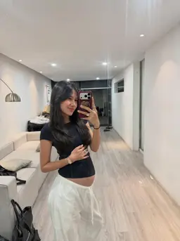 Sempat alami morning sickness, Shenina Cinnamon pamer baby bump dengan nyaman (@sheninacinnamon)