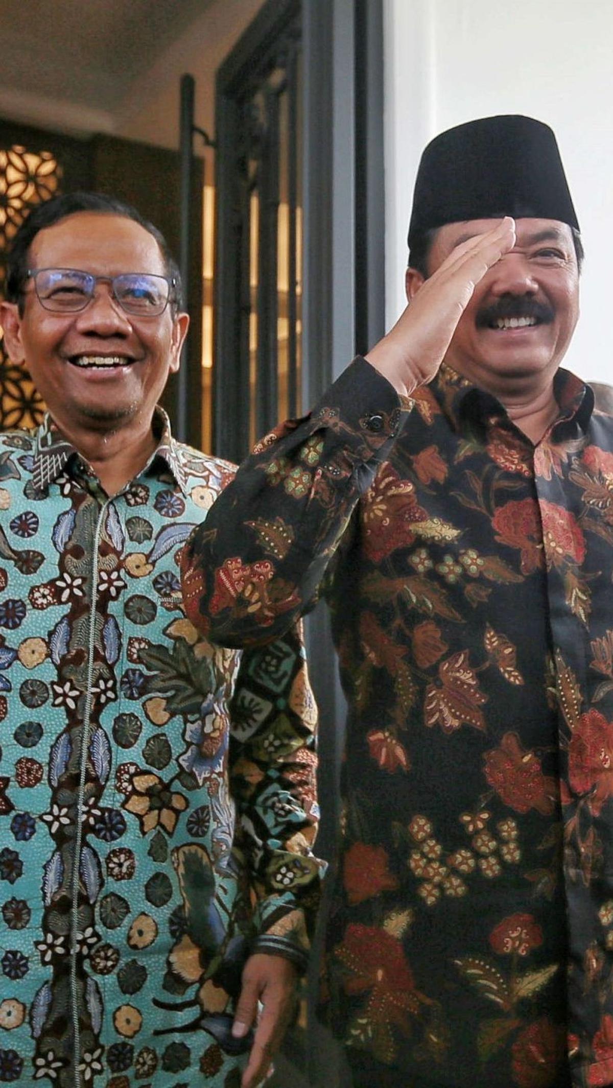 Sesampainya di sana, Menkopolhukam Hadi Tjahjanto menyapa Mahfud dengan memberi hormat. Foto: liputan6.com / Angga Yuniar