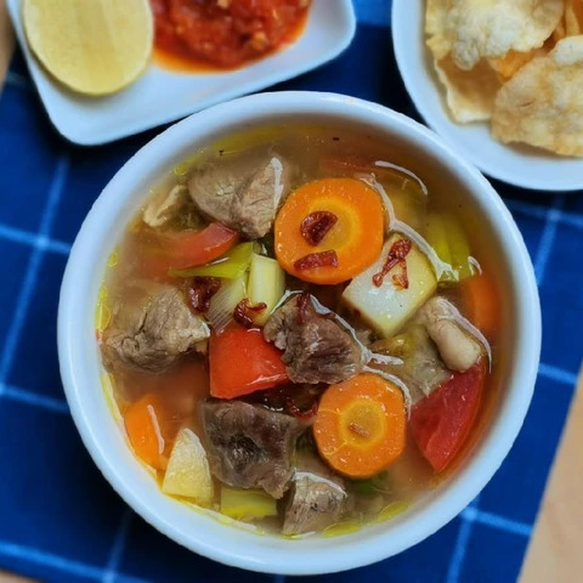 Ilustrasi Sop Daging Sapi Kuah Bening