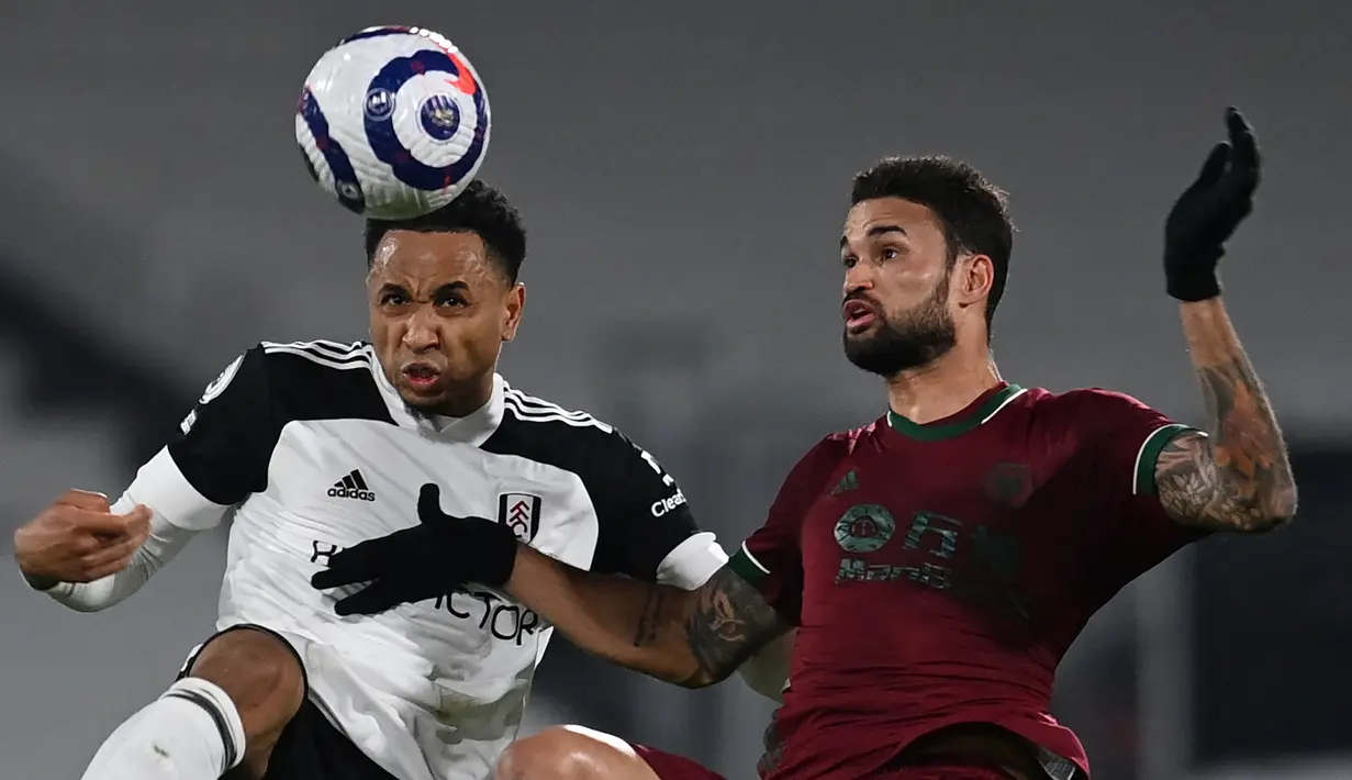 Hanya memperkuat Lyon satu kali pada musim 2020/2021, ia lantas hengkang ke Fulham masih di awal musim yang sama. Total telah memperkuat Fulham dalam 18 laga musim ini, hingga akhirnya Fulham harus terdegradasi di akhir musim. (AFP/Glyn Kirk/Pool)