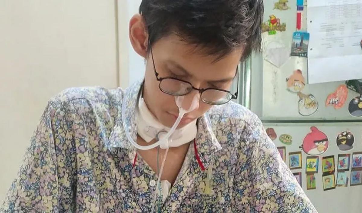 Kendati menurut Fatih, operasi itu anaknya berisiko mengalami kecacatan.<br>