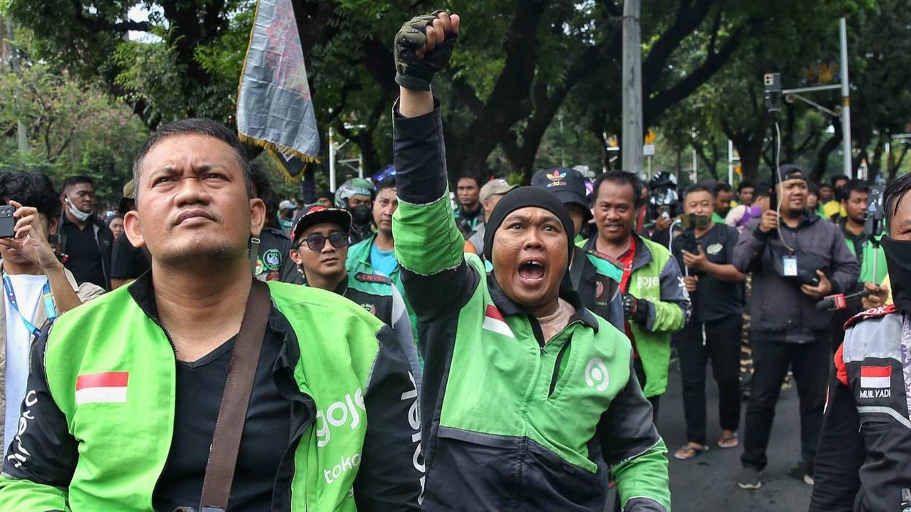 FOTO: Ribuan Ojol Gelar Demo Besar-besaran, Ini Sederet Tuntutannya