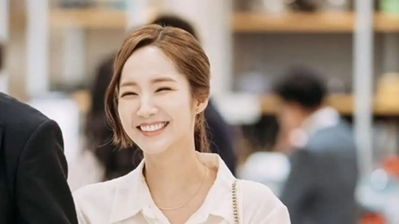 4 Style Look ala Selebriti Korea, Biar Makin di Lirik CEO Ganteng!