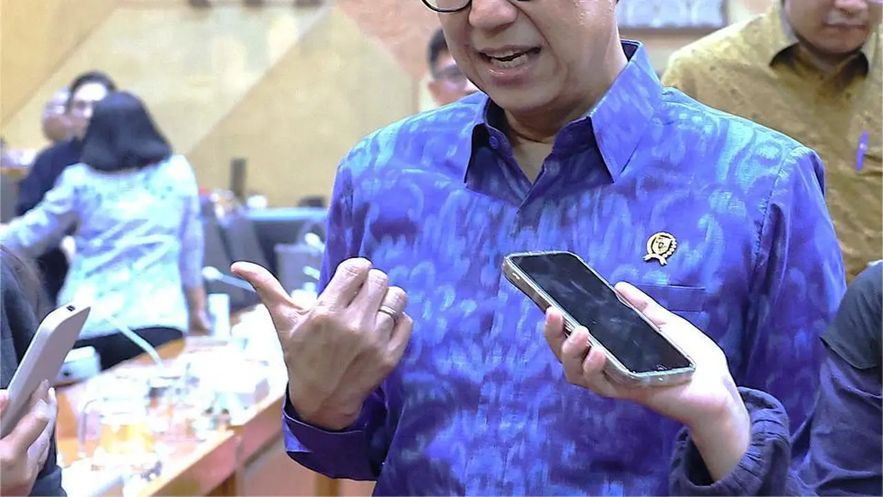 Menkes Budi Gunadi Sadikin angkat bicara soal diperbolehkan rumah sakit asing membuka cabang di Indonesia usai rapat dengan Komisi IX DPR RI pada Rabu, 16 Juli 2025. (Dok Kemenkes RI)