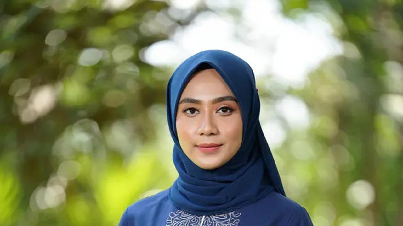 10 Model Gamis Batik Syar'i Slim Fit tapi Tetap Sopan, Kekinian di 2025