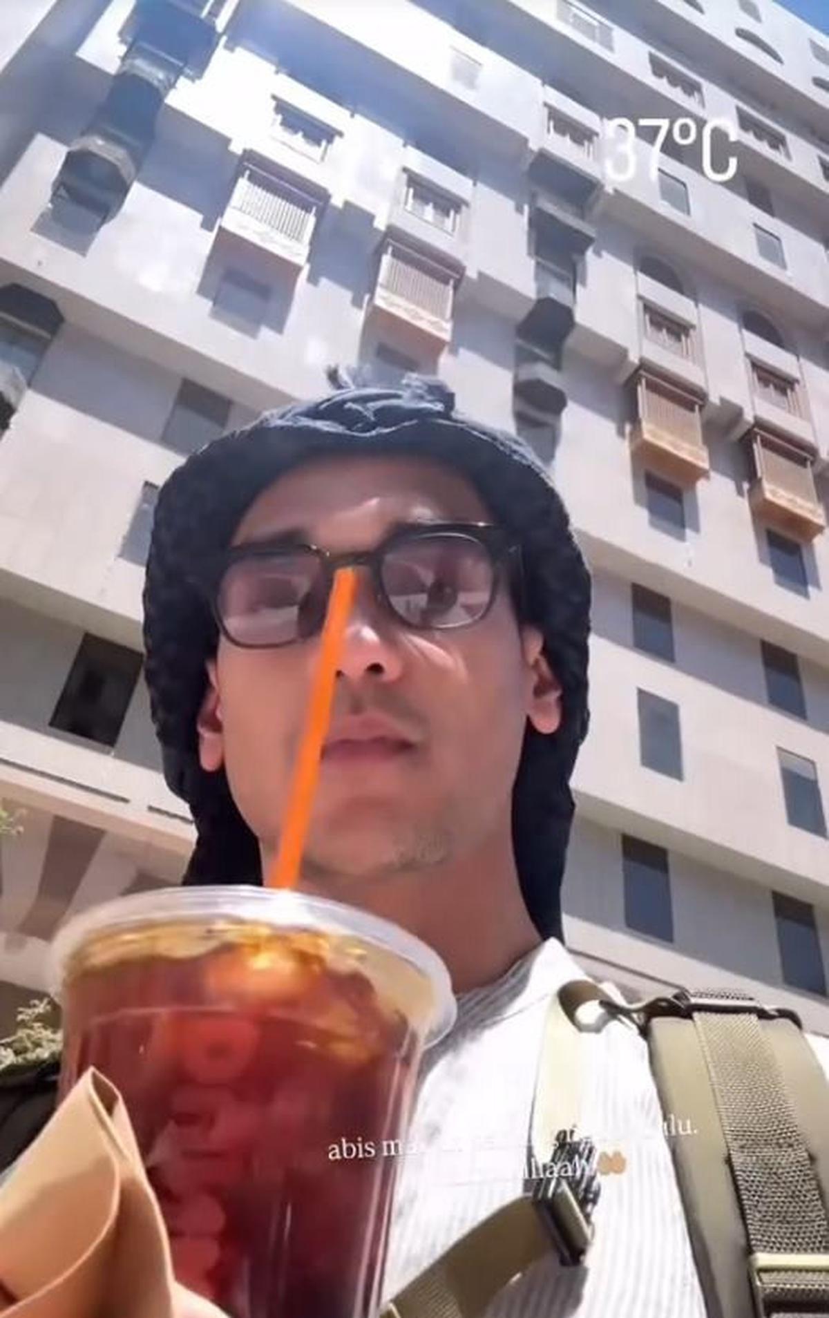 Potret Afgan Tunaikan Ibadah Haji, Dapat Kejutan Ulang Tahun - Kini Sudah Bersiap di Mekkah