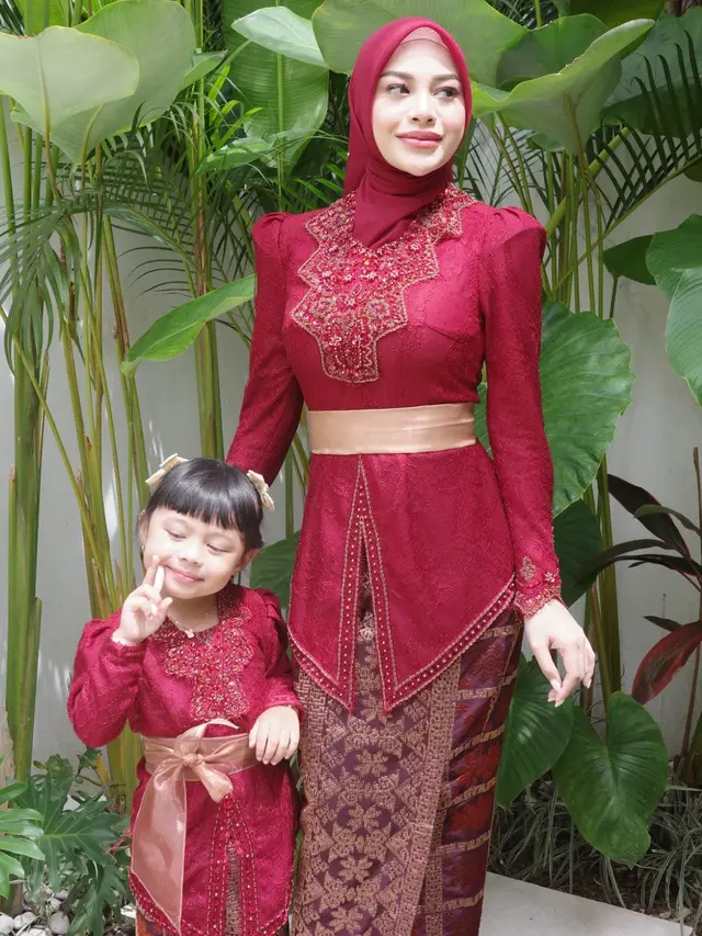 Aurel Hermansyah saat Hadir Pernikahan Kakak Sarah Menzel di Bali. [@aurelie.hermansyah]