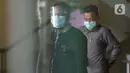 Plt Gubernur Sulawesi Selatan, Andi Sudirman Sulaiman (kiri) usai diperiksa penyidik KPK, Jakarta, Selasa (23/3/2021). Andi Sudirman diperiksa sebagai saksi untuk Nurdin Abdullah tersangka suap perizinan dan pembangunan infrastruktur Pemprov Sulsel 2020-2021. (Liputan6.com/Helmi Fithriansyah)