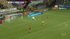 Striker Pinjaman dari Manchester City, Enes Unal, cetak gol lewat aksi nutmeg saat timnya, Twente, kalahkan tim tuan rumah Roda JC 3-0.