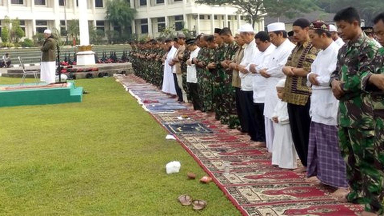 Usai upacara Sumpah Pemuda, ratusan prajurit Kopassus salat Istisqo