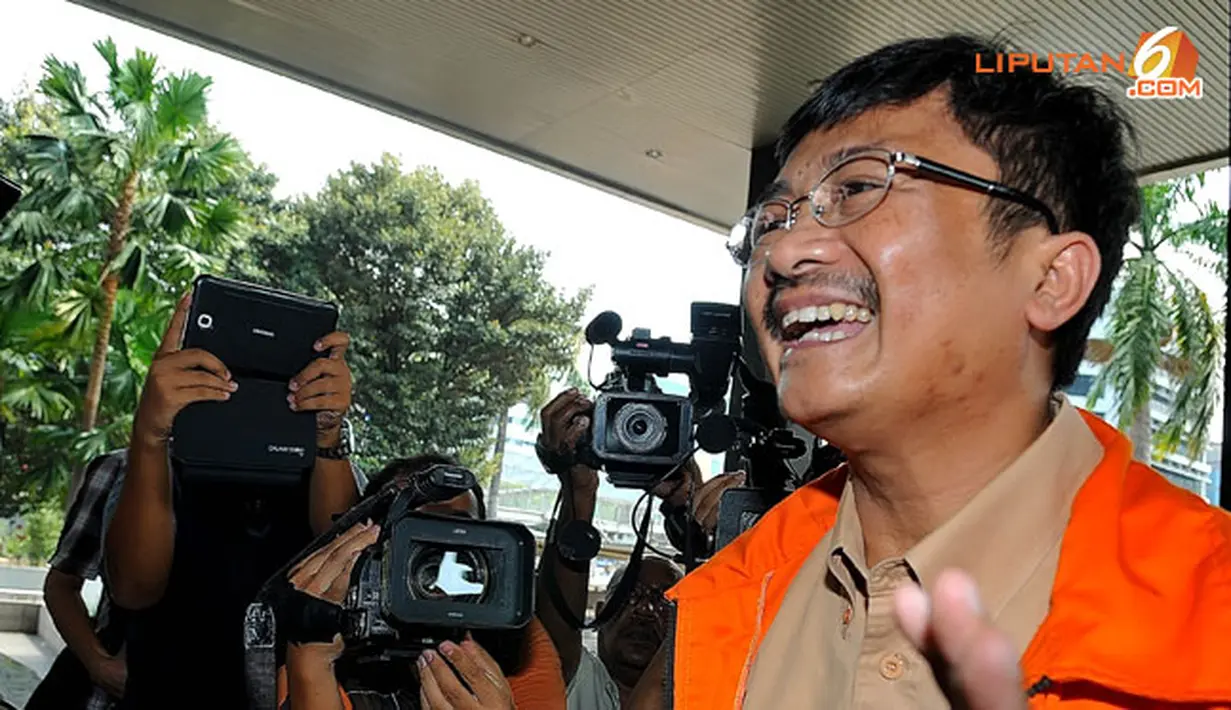 Diperiksa KPK, Rudi Rubiandini Banyak Senyum - Foto Liputan6.com