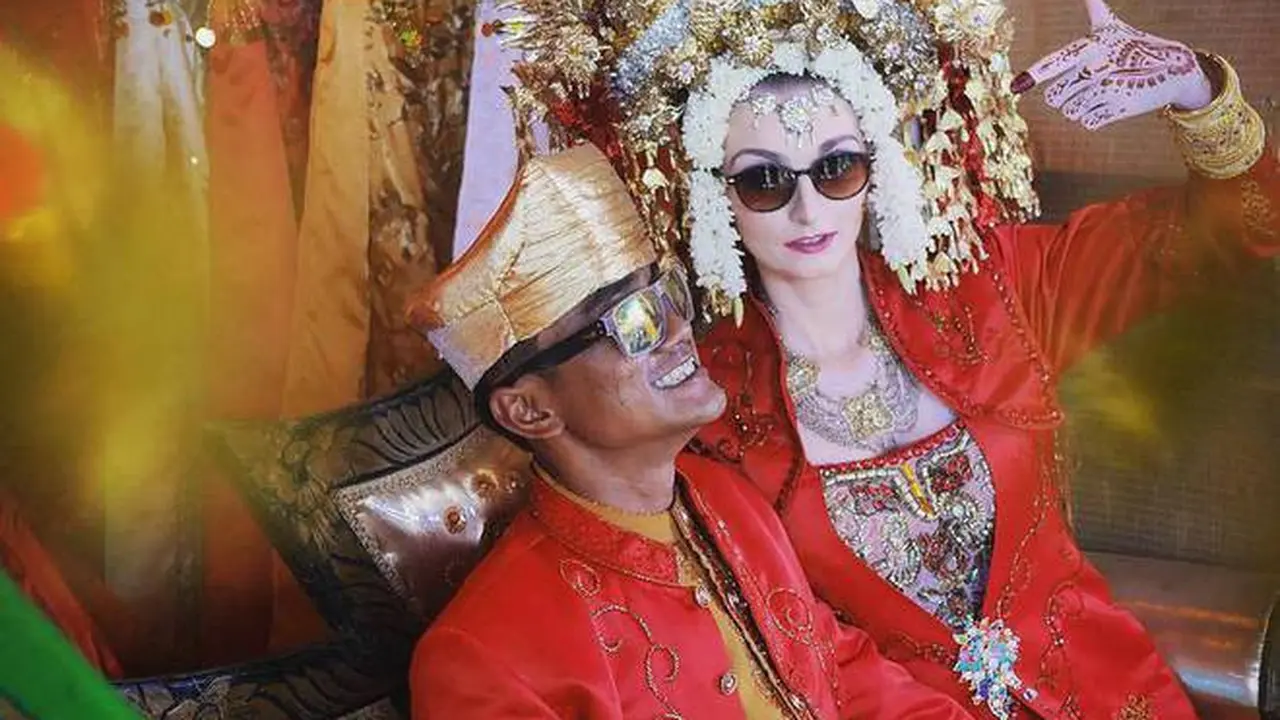 Sempat Viral Karena Menikah Dengan Bule, Ini Sosok Bayu Kumbara Bersama Istri
