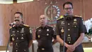 Wakil Jaksa Agung Asep Nana Mulyana didampingi Jaksa Agung Muda Tindak Pidana Khusus (Jampidsus) Kuntadi berbicara kepada pers usai pelantikan di Gedung Kejaksaan Agung, Jumat (24/7/2026). (KLY/ Budy Santoso).