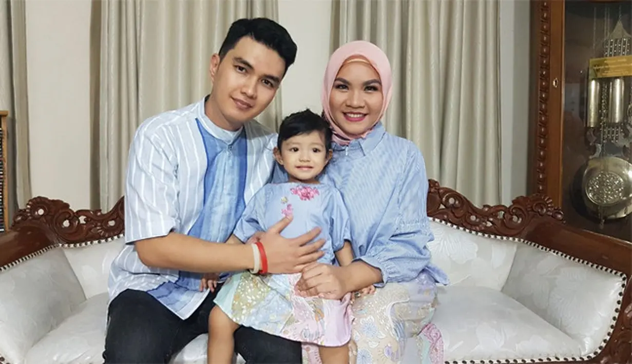 Kisah cinta pasangan ini berawal dari suatu tempat di Jakarta lewat teman Aldi yang juga teman Aisyah. Bersama dengan temannya tersebut, Aldi merasa nyambung ngobrol dengan Aisyah.(dok. Pribadi)